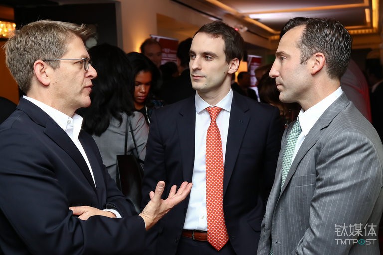 Michael Kratsios(中), Jay Carney(左, 奥巴马任内新闻秘书), Reed Cordish(右, 特朗普顾问)