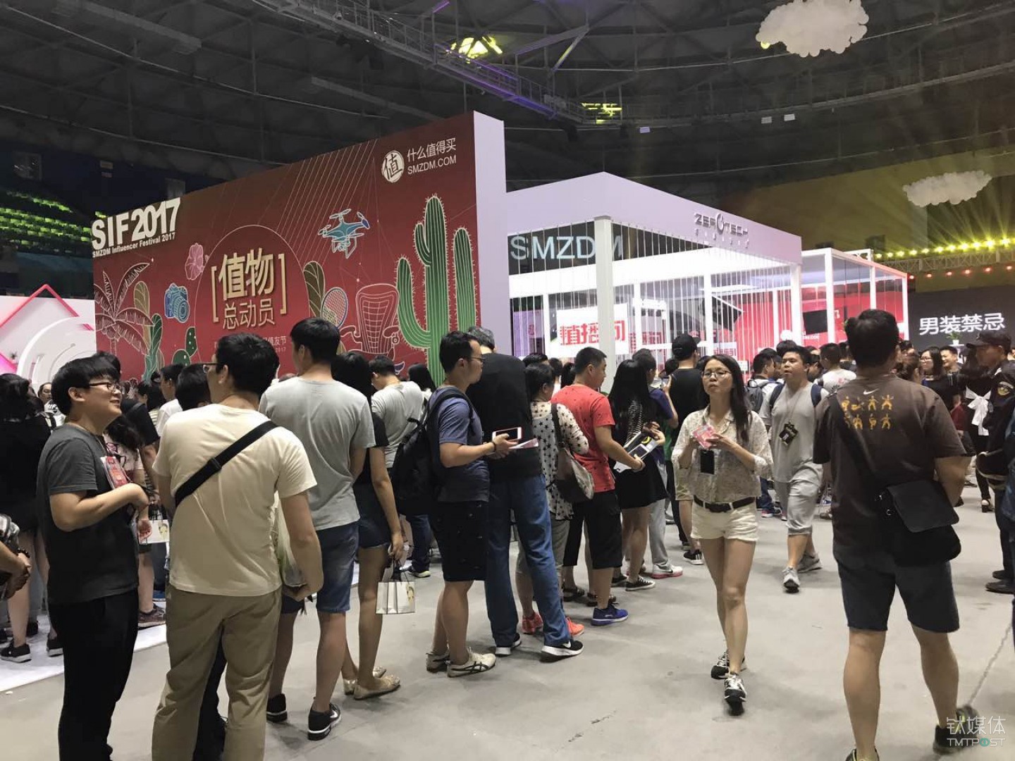 2017“值友节”上排成长龙的参与者