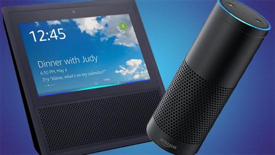 左为亚马逊Echo Show，右为亚马逊Echo