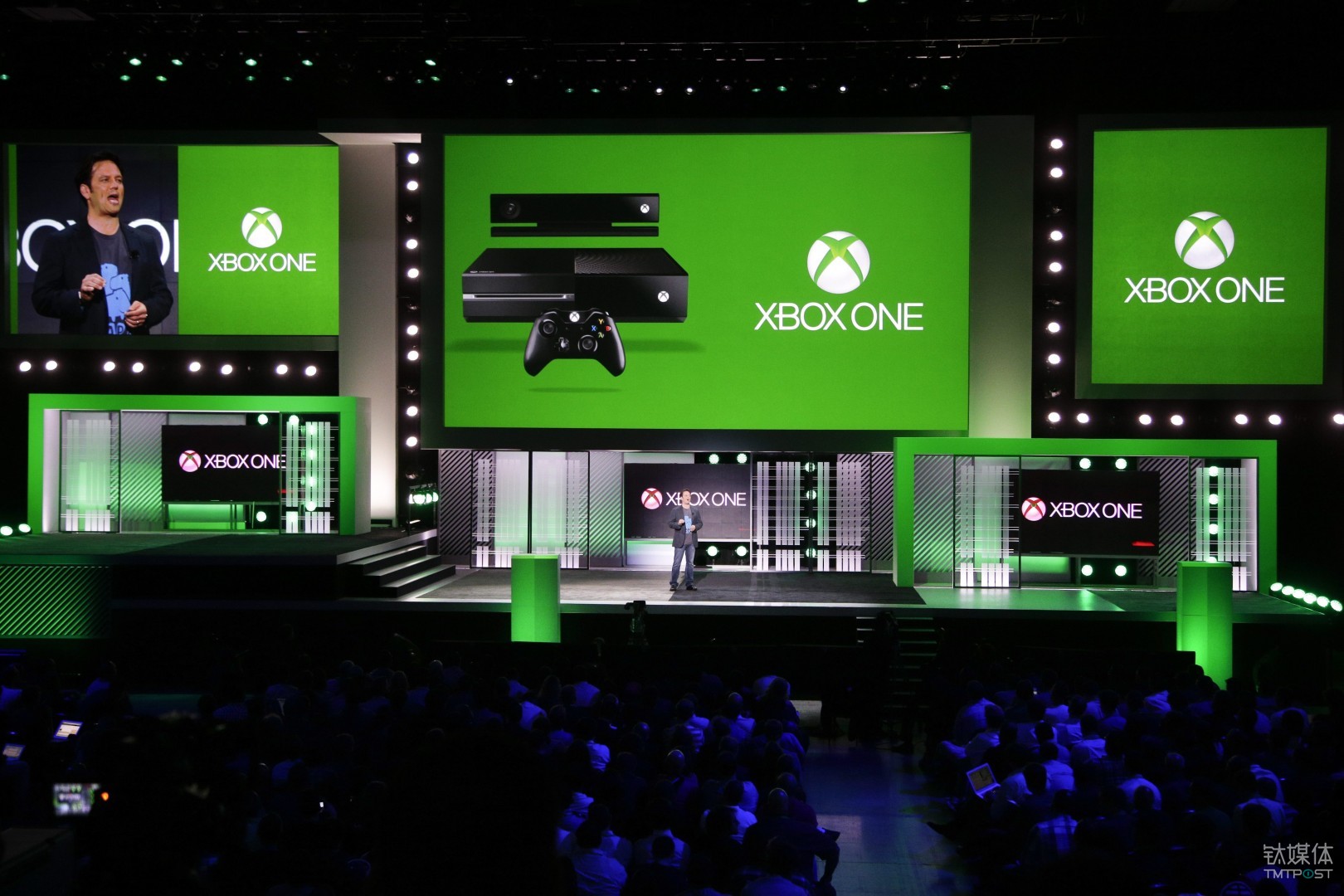 在2013年的 E3上，Xbox 主管菲尔·斯宾塞介绍 Xbox One