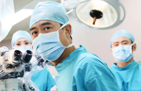 《急诊科医生》口碑平平，为何医疗剧层出不穷却鲜少爆款？