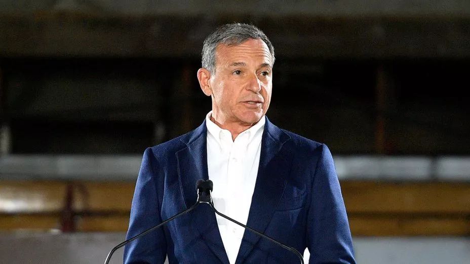 迪士尼电影、衍生品等业务收入齐降,还好有主题乐园救它一把