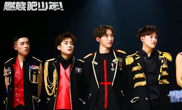 《偶像練習生》開播褒貶不一，粉絲經濟下的偶像「養成」之路任重道遠