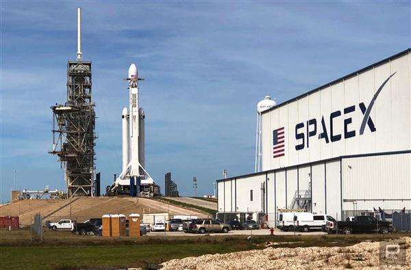 SpaceX预计本周四发射互联网卫星|钛快讯