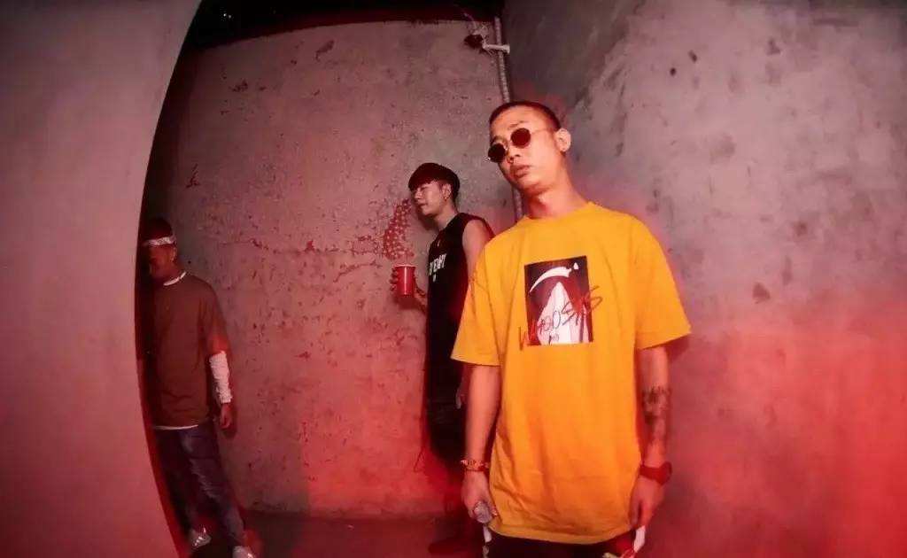 熱搜下線五天，微博市值跌去近百億 ​