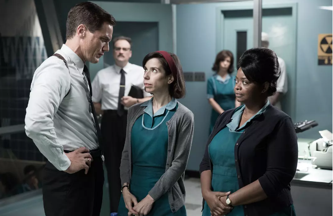 給裸背女主「穿」上小黑裙，來了解一下限制級電影鏡頭的「技術手段」