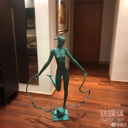 袁立質疑華誼兄弟王中軍賣假藝術品,後者回應「清者自清」