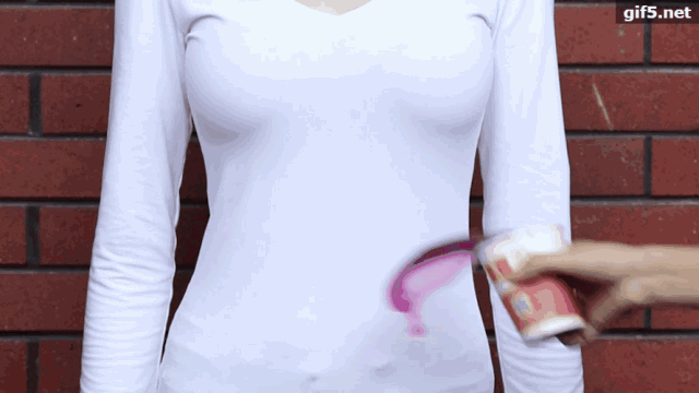 因为面料是黑科技的纳米材料制作, 这种面料除了透气吸汗以外, 最大