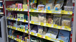 门口的宠物零食柜，藏着好特卖的未来野心