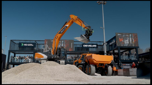 瑞士机器人科技公司Gravis Robotics研发模块化车顶自主控制套件，实现建筑土方作业自动化