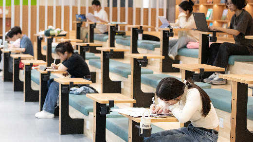 双非大学生，涌入大厂AI流水线