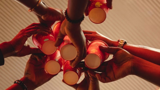 一瓶3块5，年销超百亿，卖了30年的“土味饮料”翻红