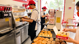 蜜雪冰城卖早餐，是玩真的？