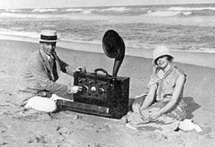 【妙史】世上首台便携式收音机背后的爱情