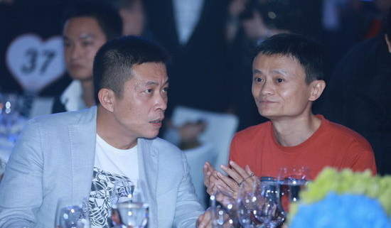 暴发户与社会名流之间的交易，谁来Hold住谁？