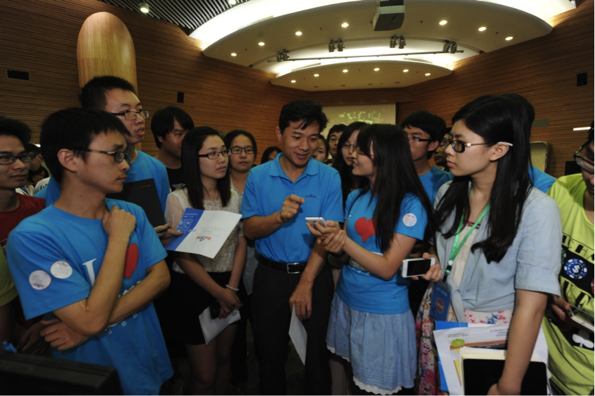 李彦宏“赏花”，看视觉搜索未来！