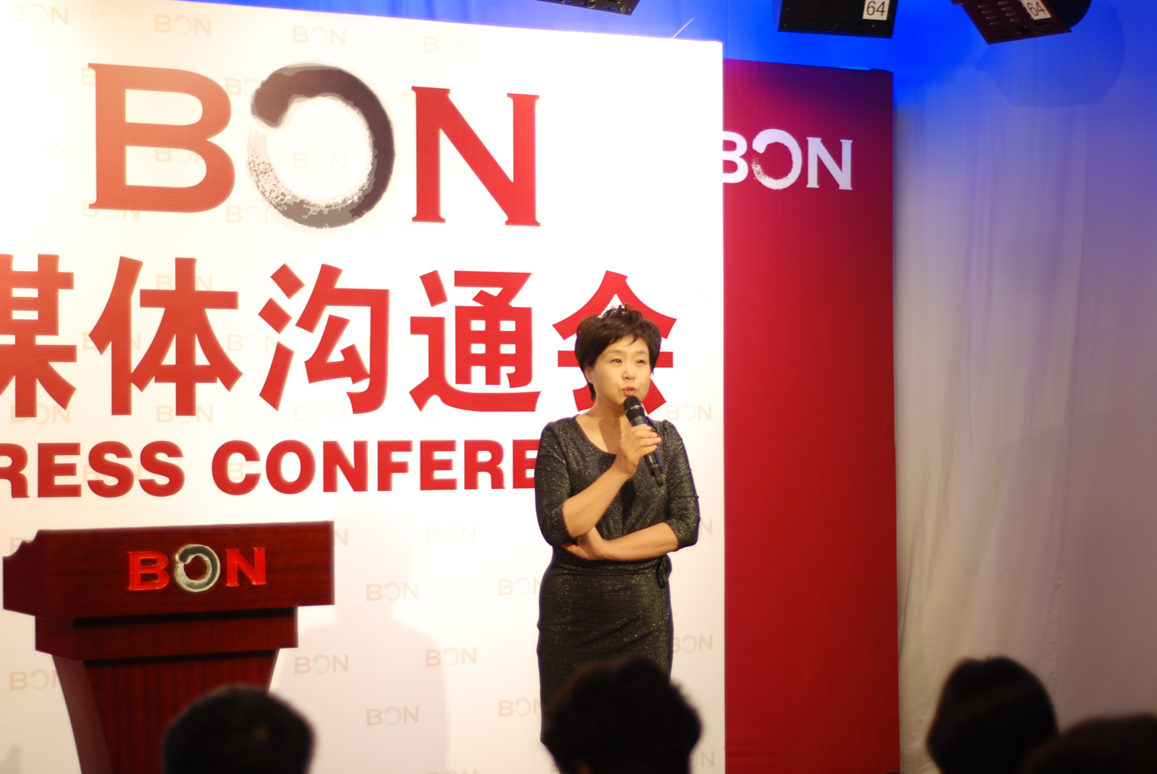 民营蓝海电视的美国求生样本：国家给钱推不动中国走出去