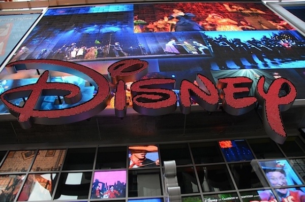 【钛晨报】小屏打败大屏，迪斯尼电视剧首发平板