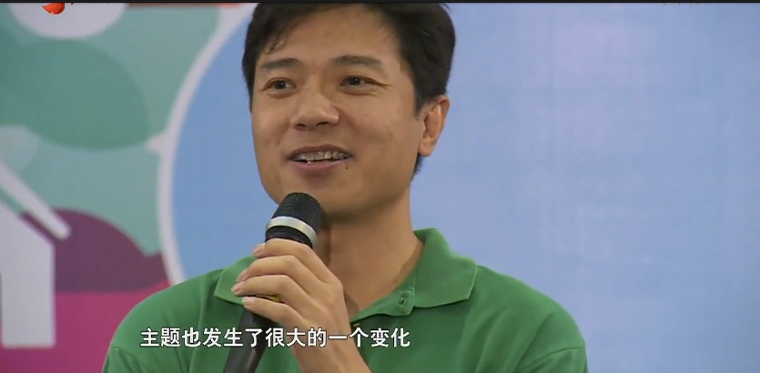 刘强东PK雷军：“咱不跟雷军比营销，比不过他”