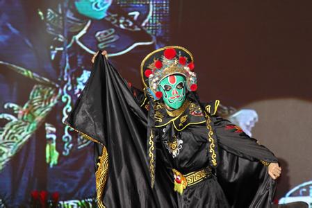 【钛晨报】你可以用四川话调戏手机，但不可以打车