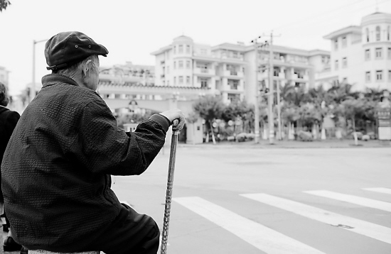 手机这么近，亲人那么远