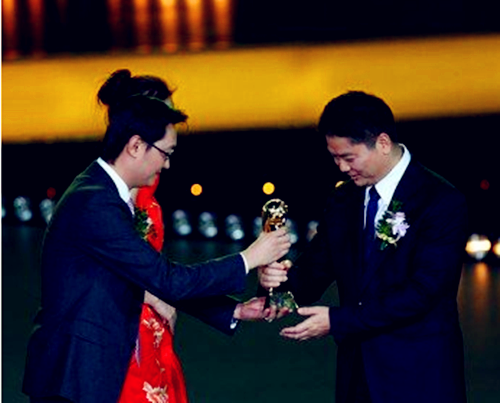 退出第一大股东位置！牵手近八年后，腾讯“分红式减持”京东