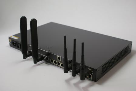 用商用路由器抢入口，靠谱不靠谱？