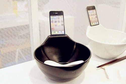 不是因为玩手机而“孤独”，而是因为“孤独”才玩手机？