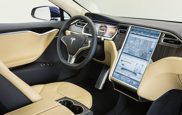 特斯拉距苹果太远，推动汽车智能化更靠谱
