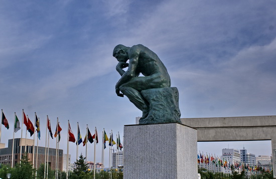 蓝色巨人IBM，正一步步从卖机器转为卖服务