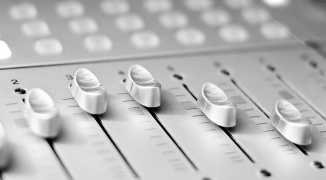 2015年的手机电台，很美很痛的一个局面