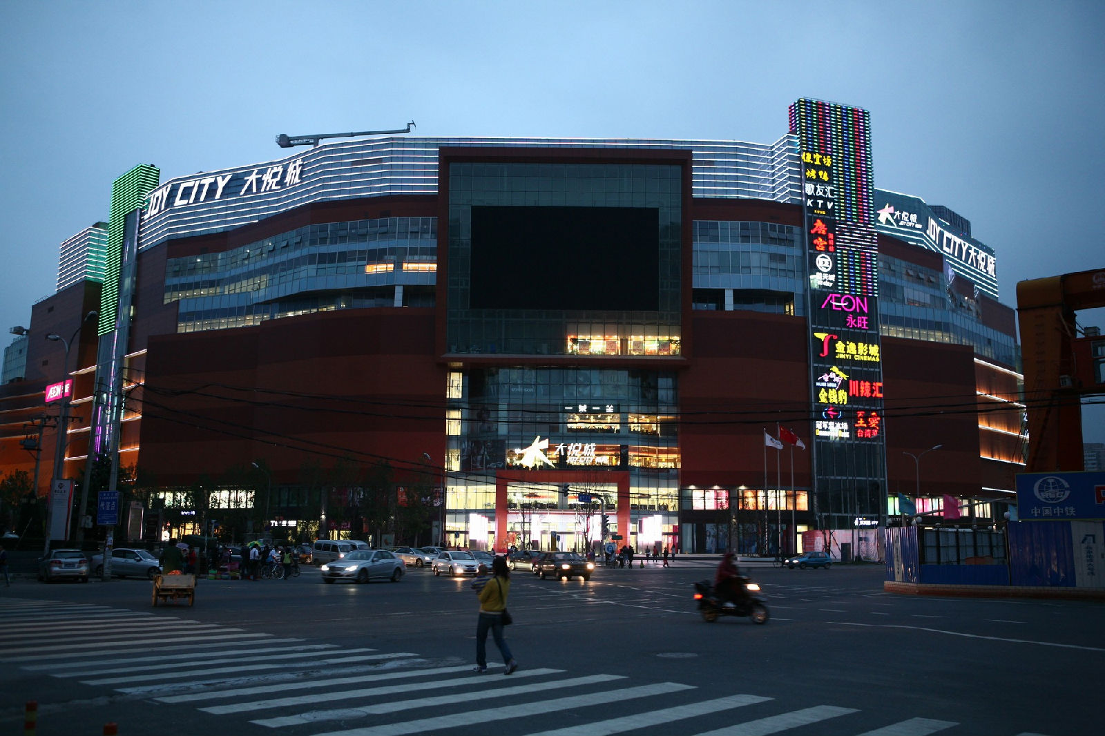 兜兜转转，购物中心“去百货化”之后，又开始搞百货了