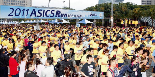 Asics：温情马拉松