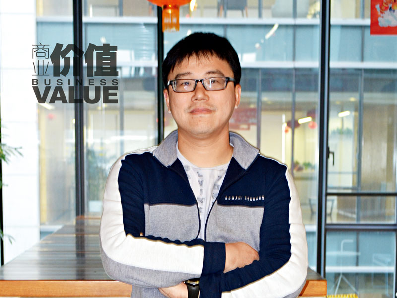 用唐洪的话来说:"它有100pb级别的硬盘,可以存放几百亿的网页;可以给