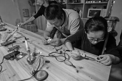 痛苦转型，谁毁了华强北的至尊荣耀？