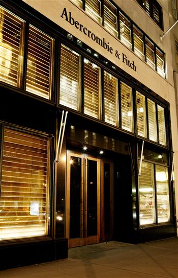 显然，这个百年老店再不转型，就撑不到下个百年了。