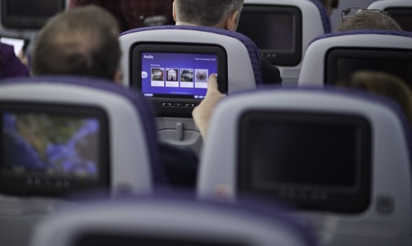 既然黑客控制飞机是可能的，那么突破口是什么？