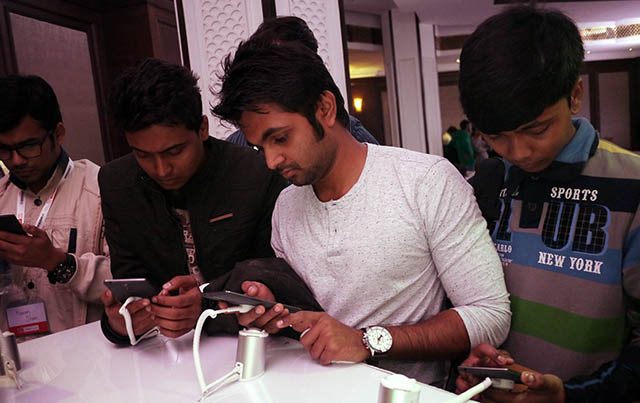 国产手机提着“互联网灯笼”去印度，这条路走对了吗？