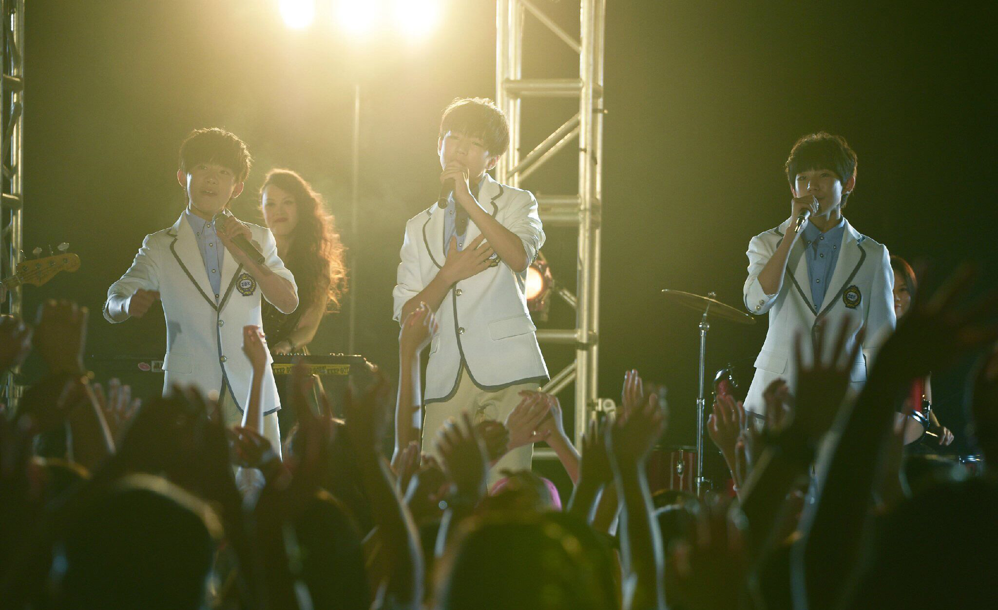 在线演唱会有多火？TFBOYS见面会直播吸引317万人同时在线