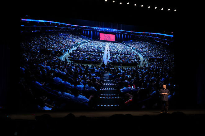 文青老罗开了一场只发布了手机壳的手机发布会