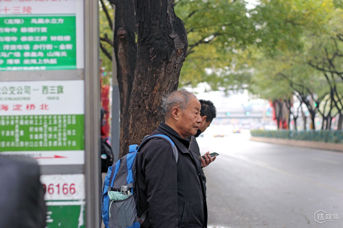 等了两天，还是没等到答复，他决定再去一趟，