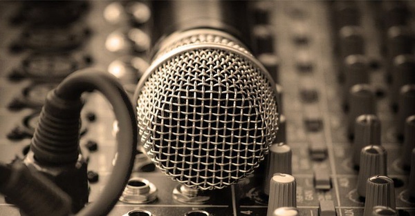 FM「友商」撕逼始末，国内音频行业遭遇信任危机