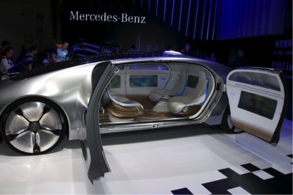 你有勇气把生命交给几行代码么，谁来主导无人驾驶汽车的未来？