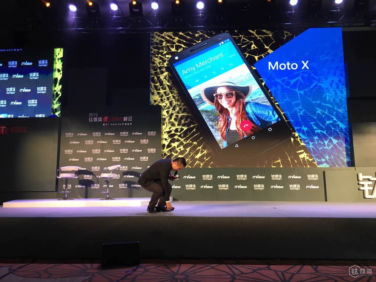联想在钛媒体峰会上提前泄漏了MOTO新杀器，抗摔60层高楼…