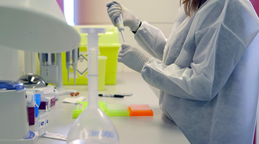 用棉签采集你嘴里的dna根据它的特征定制一条专属围巾