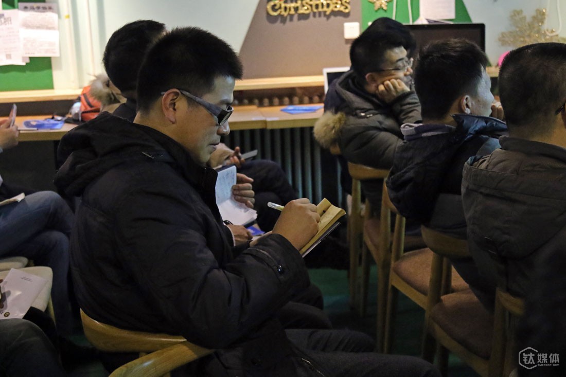 一位慕名而来的创业者，他从商业地产行业转型做母婴亲子社交，听过陈步衡“5分钟搞定投资人”的BP课，觉得“含金量很高”。他之所以创业做亲子社交，是因为自己发现这一块的一些问题，还没有产品可以解决，所以决定自己动手去解决，“我们的APP很快要上线，即将要开始对接FA了，希望可以多学习学习”。