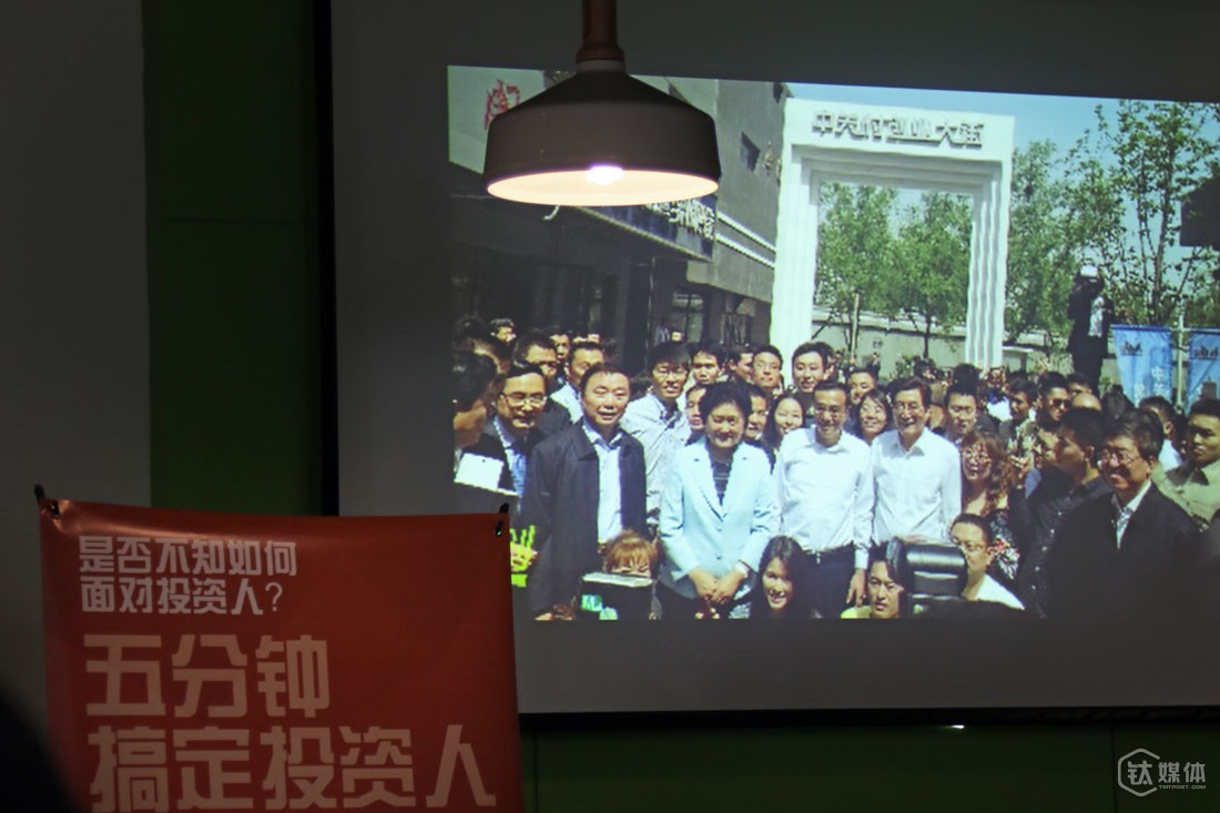 除了创业管理课，陈步衡的另一个“爆款”课程是名为“五分钟搞定投资人”的BP课，专门讲怎样写BP，怎样做路演。陈步衡说，自己创业之初，一直被投资人各种“拍”，前前后后被虐了一年多以后，总结了做BP和路演的经验，开发了“5分钟搞定投资人”课程。陈步衡认为，自己的方法不是唯一正确的，但一定是行之高效的。