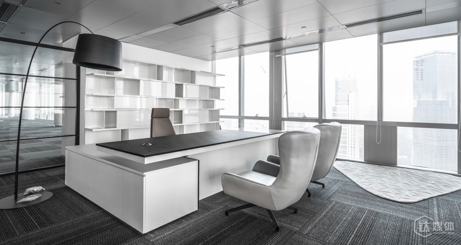 30多年前就干「租赁办公」的雷格斯，也要挤进创业服务领域了