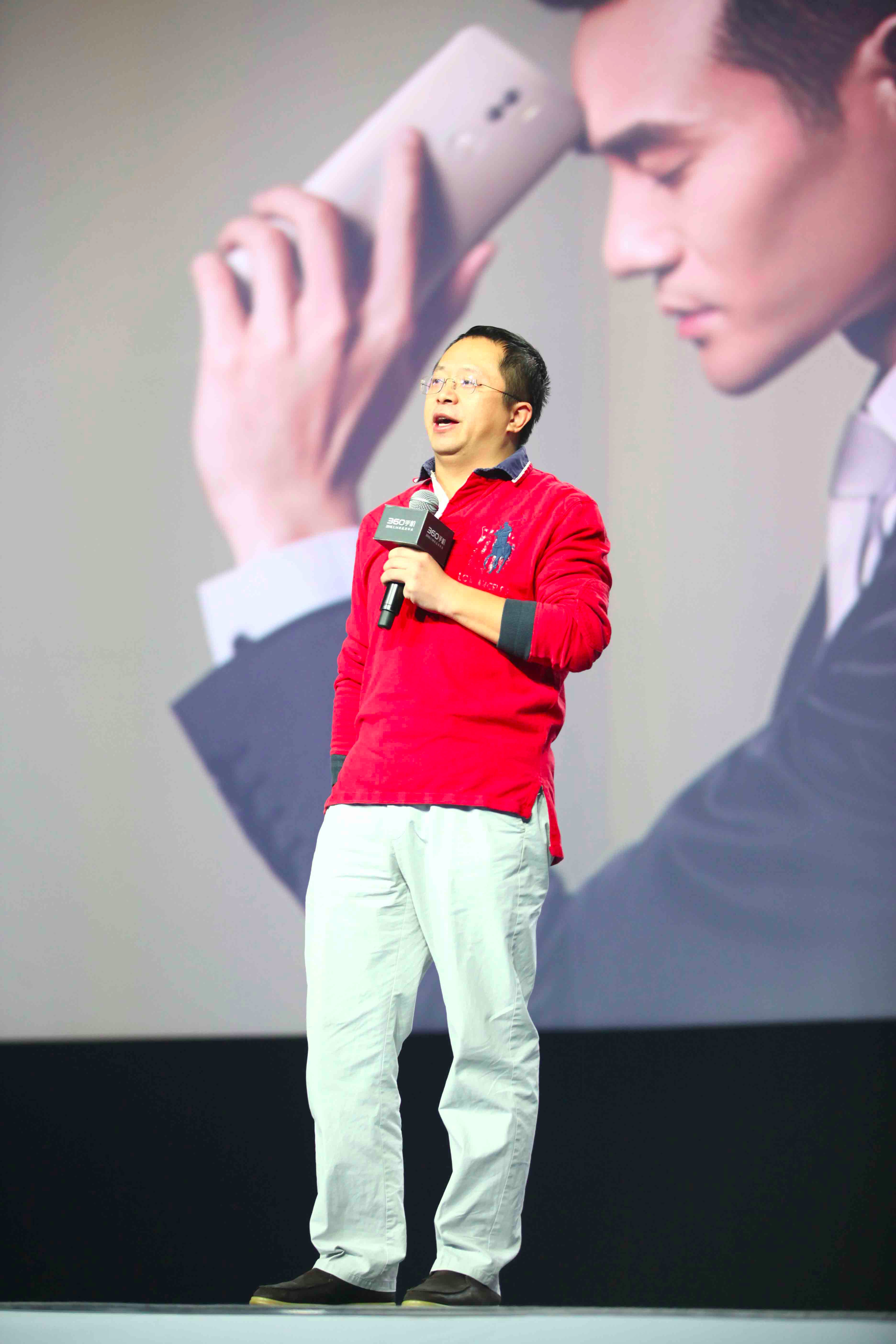 周鸿祎在360手机奇酷旗舰极客版发布会上