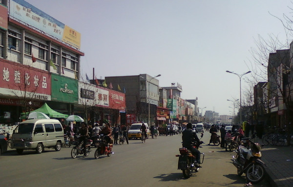 正在中国县城上演的，是一场群体性互联网焦虑